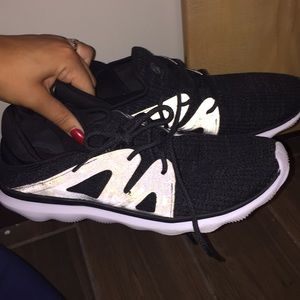 Lightweight Running Shoes with Reflective Sides